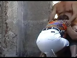 شقراء يناسب لها ضيق  ...