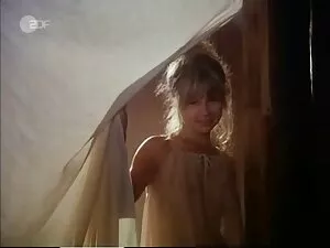 امرأة إيطالية خلع مل ...