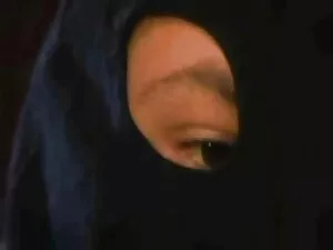 العاهرة الشريرة يعاق ...