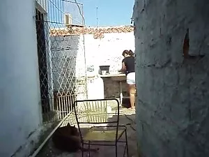 خجولة لا عجل إلى خلع ...